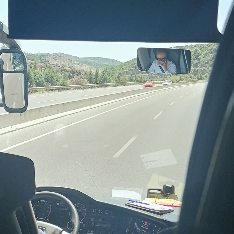 Şoförün Tehlikeli Sürüşü Ve Araçta Sigara İçilmesi