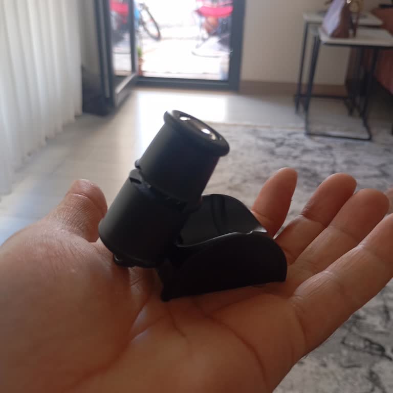 Projeksiyon Cihazı Yerine Alakasız Parça Gönderildi Ve WhatsApp Mesajları Cevapsız