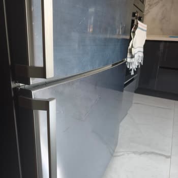 Bosch Buzdolabımda Kapak Renk Dalgalanması Ve Çizik Sorunu