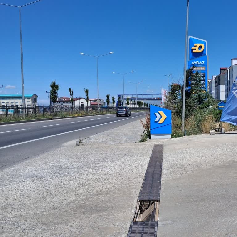 Opet Çat Yolu Aygaz İstasyonunda Kırık Drenaj Kapağı Ciddi Yaralanma Riski