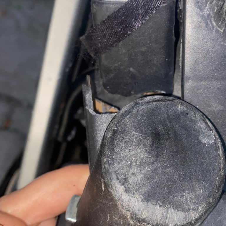 Kırılan Ön Aparat İçin Yedek Parça Talebi Ve Müşteri Hizmetlerine Dönüş Bekleniyor