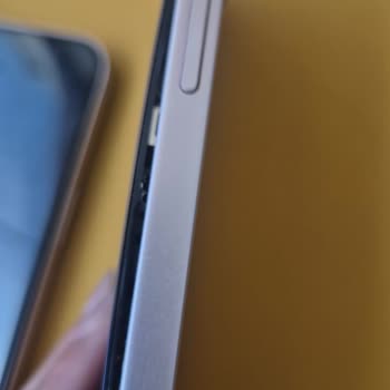 Apple Telefonunda Pil Şişmesi Ve Ekran Ayrılması Güvenlik Riski Oluşturuyor: Ücretsiz Onarım Talebi