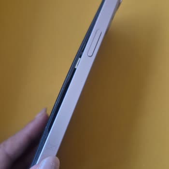 Apple Telefonunda Pil Şişmesi Ve Ekran Ayrılması Güvenlik Riski Oluşturuyor: Ücretsiz Onarım Talebi