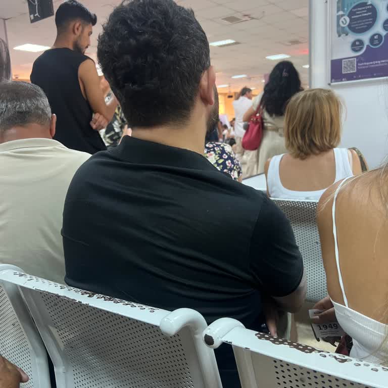 Muratpaşa Vergi Dairesi’nde Uzun Bekleme Süresi Ve Kapalı Vezneler Mağduriyet Yaratıyor