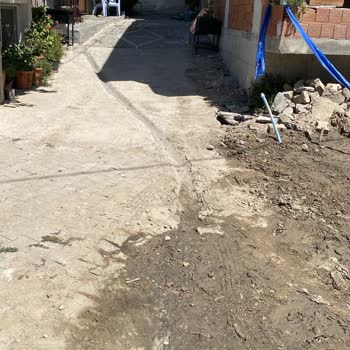 Narlı Mahallesi 23. Sokakta Bozulmuş Yol Kaplaması Ve Güvenlik Endişesi