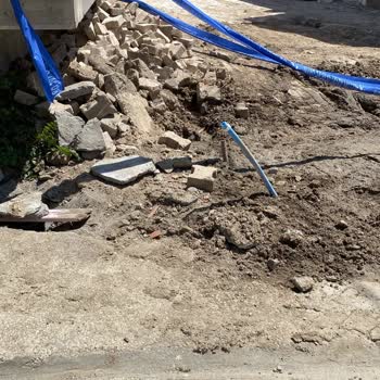 Narlı Mahallesi 23. Sokakta Bozulmuş Yol Kaplaması Ve Güvenlik Endişesi