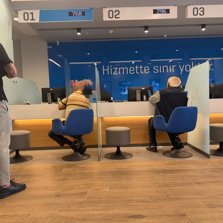 Yapı Kredi E5 Şubesinde Uzun Bekleme Süresi Ve Yetersiz Hizmet Noktaları