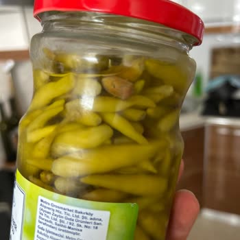 Metro Market'te Turşu Kavanozunda Kokarca Böcek Tespiti