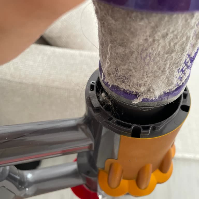 Dyson V12 Süpürge Silikon Parça Çıkması Ve Garanti Reddi