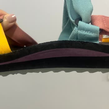 Columbia Sandaletinde Yapıştırma Sorunu Ve Değişim Talebi