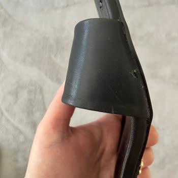 İskenderun'da Derimod Terliğinin Tek Kullanımda Yırtılması Ve Değişim Reddi