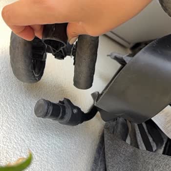 Ajet'in Uçuşunda Bebek Arabam Kırıldı Ve Yardımcı Olmadı