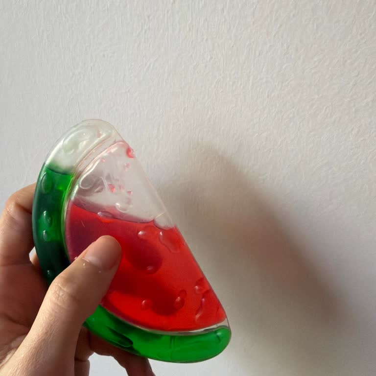 Sulu Diş Kaşıyıcıda Delik Açması Ve Sıvı Yutulması