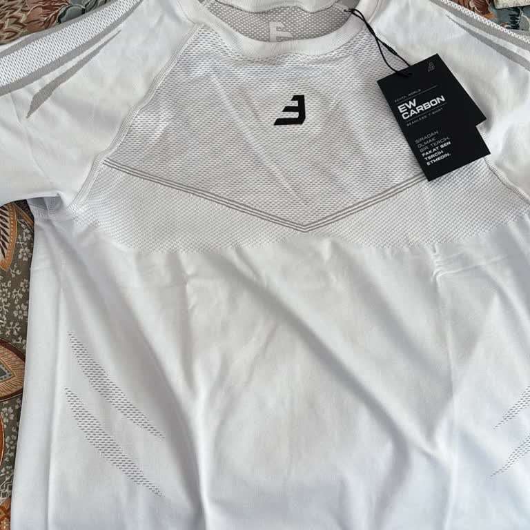 Echta World T-shirt Ürününün Rengi Yanlış Gönderildi