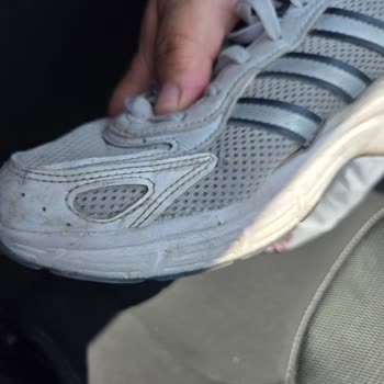 Adidas Ayakkabısının Kısa Sürede Yırtılması Ve Haksız Kullanıcı Hatası İddiası