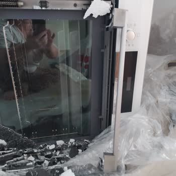 Horoz Lojistik'te Kırık Fırın Camı Ve Cevapsız Müşteri Hizmetleri