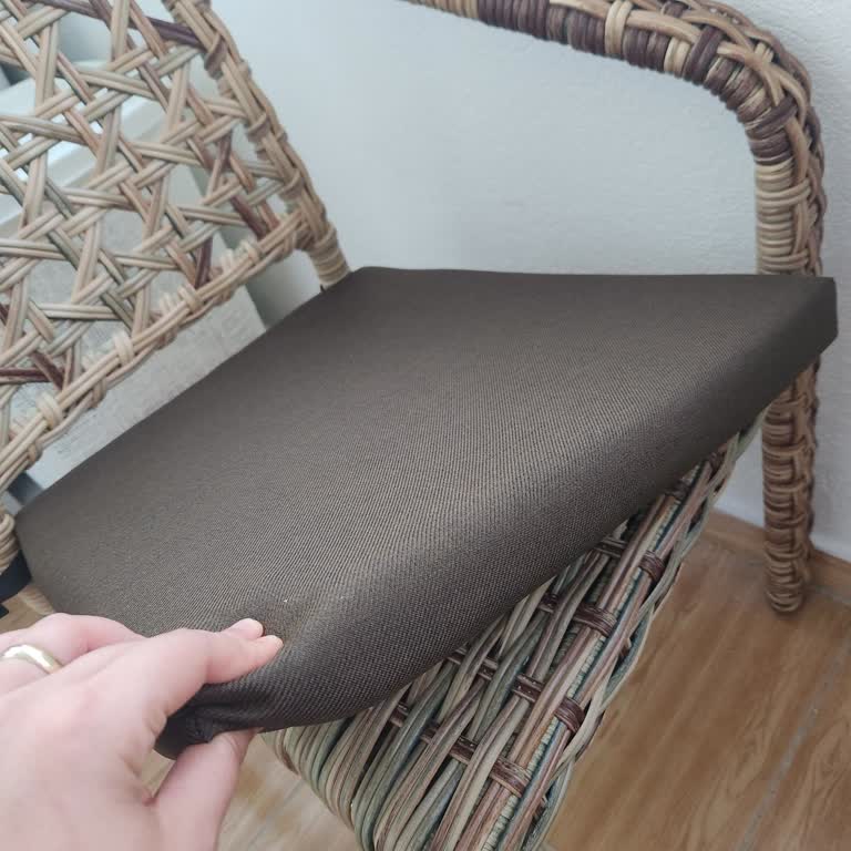 Bambu Balkon Takımındaki İnce Minderler Ve Eksik Bel Desteği İçin Çözüm Talebi