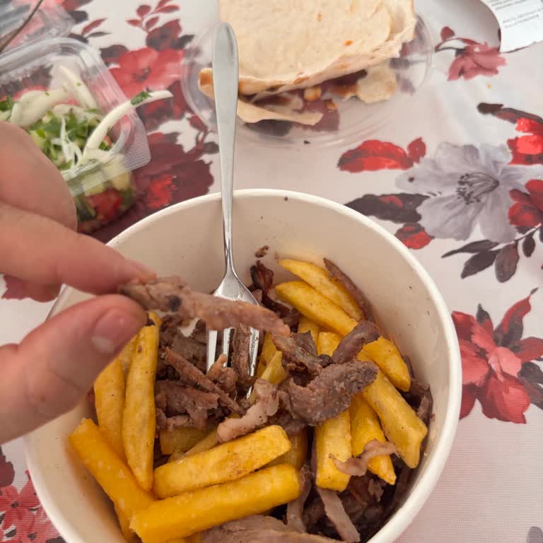 Köfteci Yusuf'tan Gelen Kalitesiz Lavaş Ve Döner Şikayeti