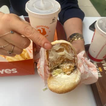 Cevahir Şubesinde Maxi Doyuran Menü Aç Bırakıldı Ve Boş Hamburger Sunuldu