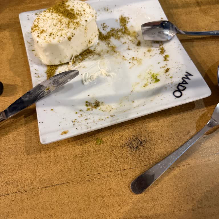Mado Şubesinde Erimiş Dondurma Ve Bayat Baklava, Müşteri Değeri Görülmedi