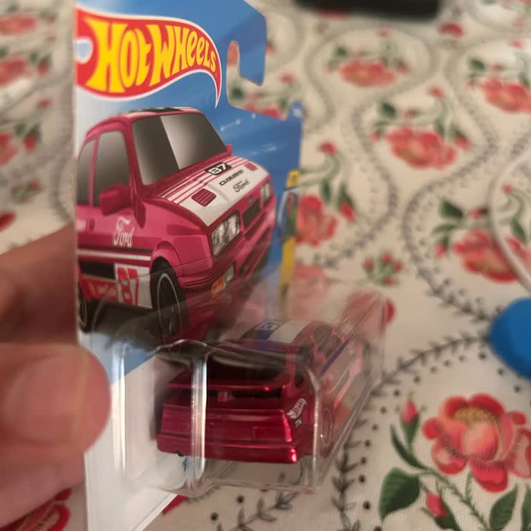 Hot Wheels Kırmızı Araba Ambalajı Çatlak Şekilde Teslim Edildi, Çözüm Sunulmadı
