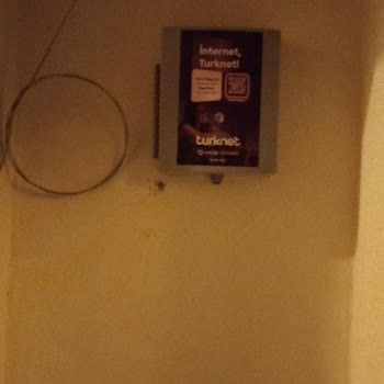 İzinsiz İnternet Kutusu Montajı Ve Duvar Delinmesi