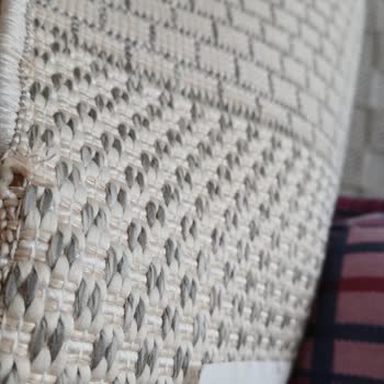 Merinos Halıdaki Kusurlu Ürün, Tamirde Delik Ve Satış Noktasının Kaba Tutumu