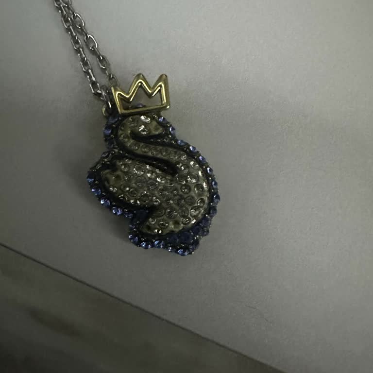 Swarovski Kuğu Kolyesinde Taşların Düşmesi Ve Mağazanın Çözüm Sunmaması