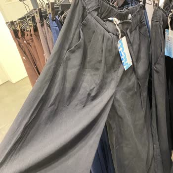 Defolu Pantolon Ve Mağaza Personelinin Kaba Davranışı