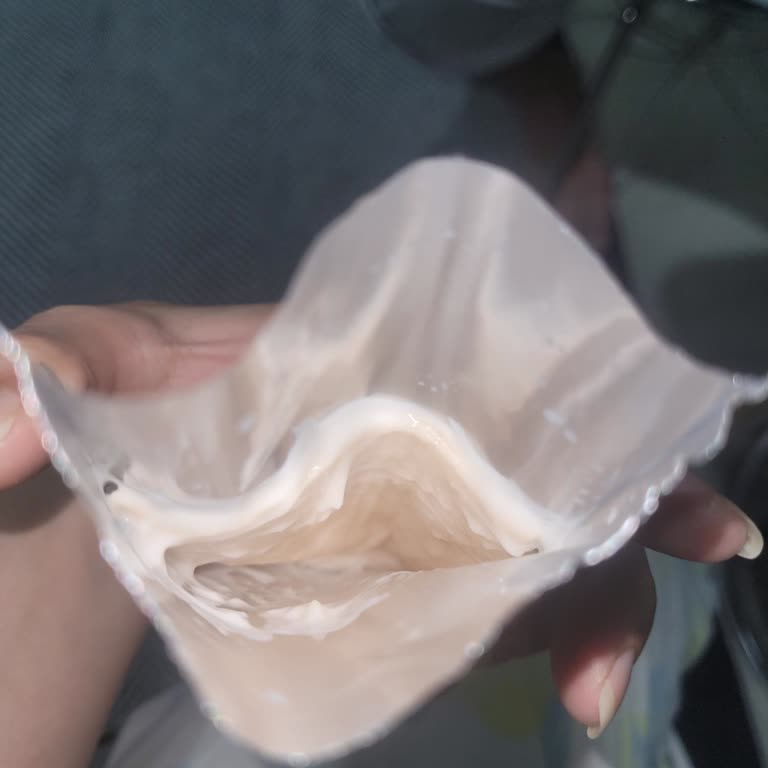 Kötü Koku Ve Kahverengi Renkli Bozulmuş Yüz Maskesi Sağlık Riski Oluşturuyor