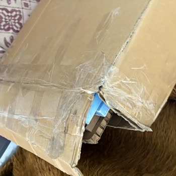 Teslimat Gecikmesi, Açık Koli Ve Hasarlı Ürün Nedeniyle Ayak Yaralanması