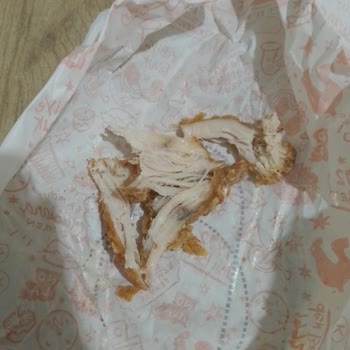 Çiğ Ve Bozulmuş Tavuk Burgeri: Popeyes Efeler'de Hijyen Endişesi
