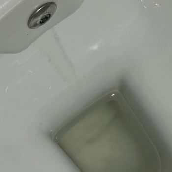 Klozette Üretim Hatası Nedeniyle Siyah Leke Sorunu Ve Ücretsiz Değişim Talebi