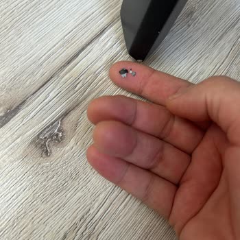 Saloni Mobilya Sandalyelerde Boya Soyulması Ve Geri Dönüş Yok