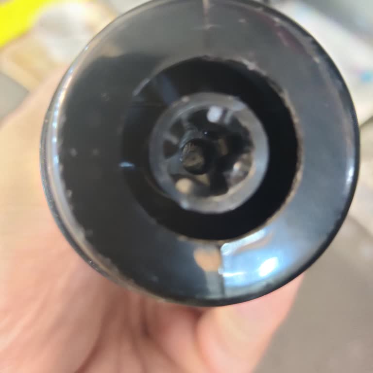 Blender Motor Dişlisi Sıyırdı, Tamamen Kullanılamaz Ve Servis Bulunmuyor