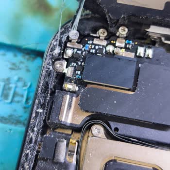 Yan Sanayi Parçalı İphone'da Sertifika Çelişkisi Ve Ücret İadesi Talebi