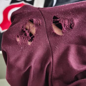 Ayşe Akay Pantolonunda Yırtılma Ve Cevapsız Üretim Süreci
