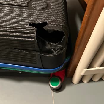 Üçüncü Kullanımda Benetton Valizim Kırıldı Ve Kullanılamaz