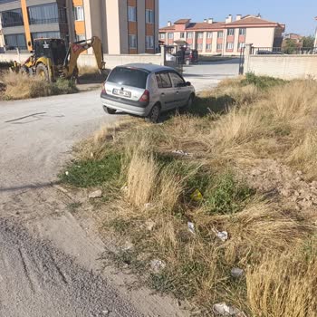 Karatay'da Çözülmeyen Kaldırım Ve Çevre Sorunu Çocukları Tehdit Ediyor