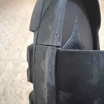 Kısa Sürede Çatlayan Sandalet Ve Mağaza Bulunmaması Nedeniyle Kargo İade Talebi