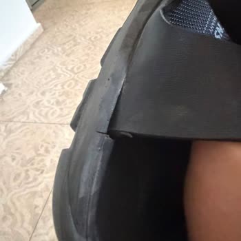 Kısa Sürede Çatlayan Sandalet Ve Mağaza Bulunmaması Nedeniyle Kargo İade Talebi