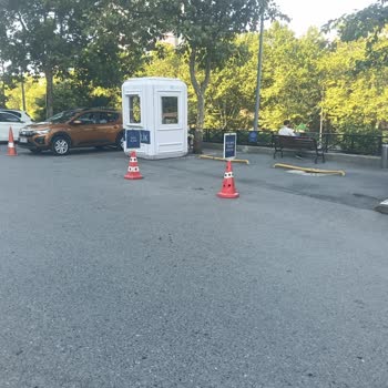 Hastalar İçin Açık Otoparkın Valeler Tarafından Keyfi Kullanılması