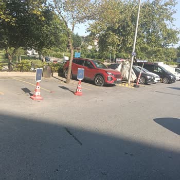 Hastalar İçin Açık Otoparkın Valeler Tarafından Keyfi Kullanılması