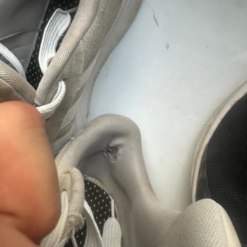 Ayıplı Adidas Ayakkabım İlk Ayda Yırtıldı, Değişim Talebi