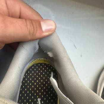 Ayıplı Adidas Ayakkabım İlk Ayda Yırtıldı, Değişim Talebi