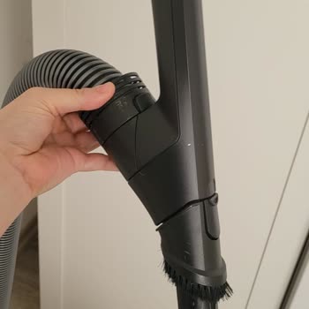 Miele Blizzard Süpürge Tutma Kolu Kırıldı, Yedek Parça Fiyatı Aşırı Yüksek