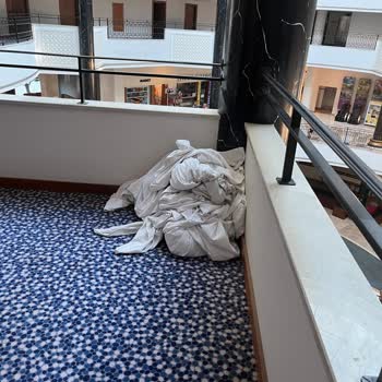 Temizlenmeyen Odalar, Kalitesiz Yemek Ve Umursamaz Personel Şikayeti
