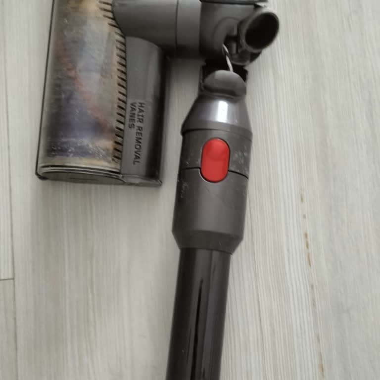 Dyson V8 Süpürge Başlığı Kırıldı Garanti Kapsamında Ücretsiz Değişim Talebi