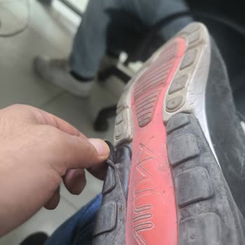 Nike Air 270 Ayakkabısının Tabanı Hızla Aşındı, Garanti Ve Değişim Talebi