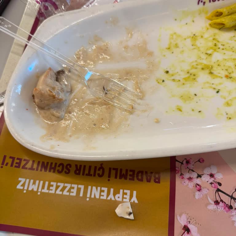 Kremantar Menüsünden Çıkan Porselen Parçası Sağlık Riskine Neden Oldu